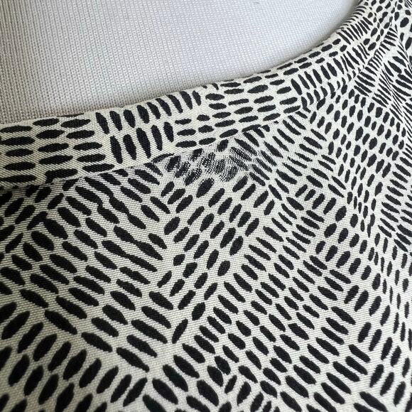 Joie 100% Silk Top XS Black White Cap Sleeve Keyhole Office Work Casual Pocket - Picture 10 of 10